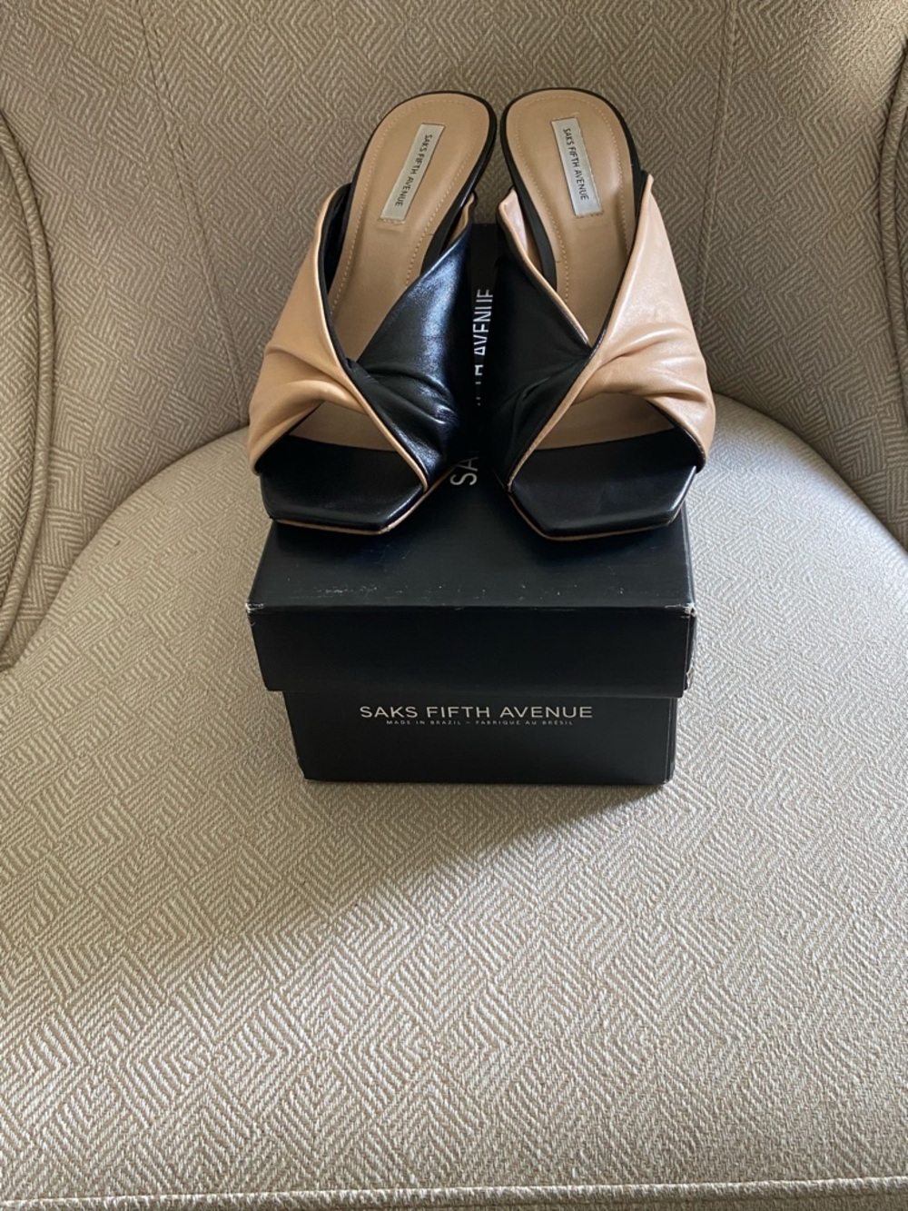 Saks Fifth Avenue Black and Tan Leather Twist Mules